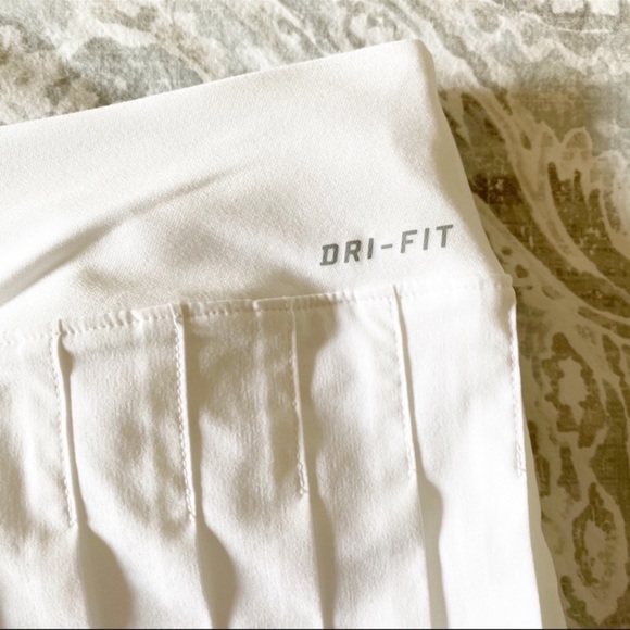 Nike pleated tennis skirt. - Picture 4 of 13